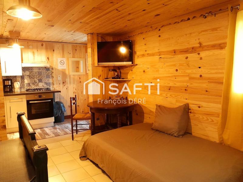 Maison - 238 m² - 9 pièces