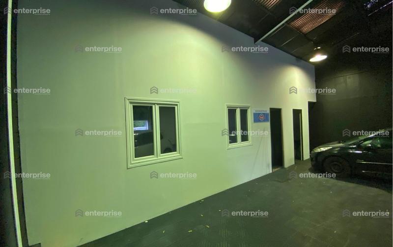 Local d'activité / Entrepôt - 125 m²