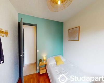 Chambre - 80 m² - 1 pièce