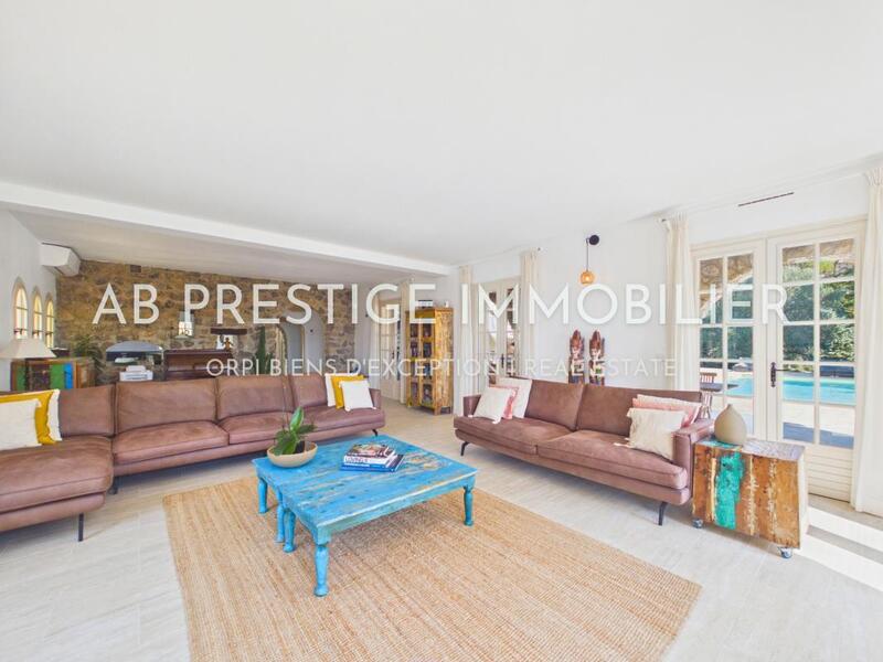 Maison - 345 m² - 9 pièces