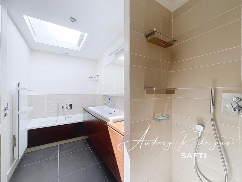 Maison - 217 m² - 6 pièces