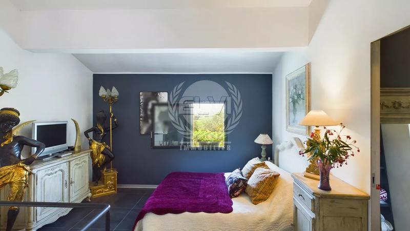 Maison - 1 100 m² - 4 pièces