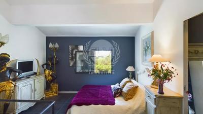 Maison - 1 100 m² - 4 pièces