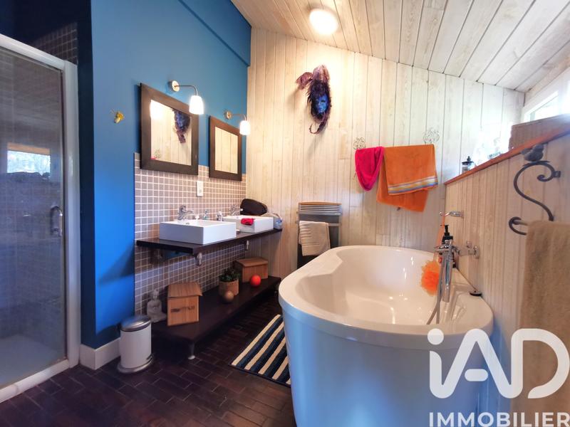 Maison - 305 m² - 10 pièces