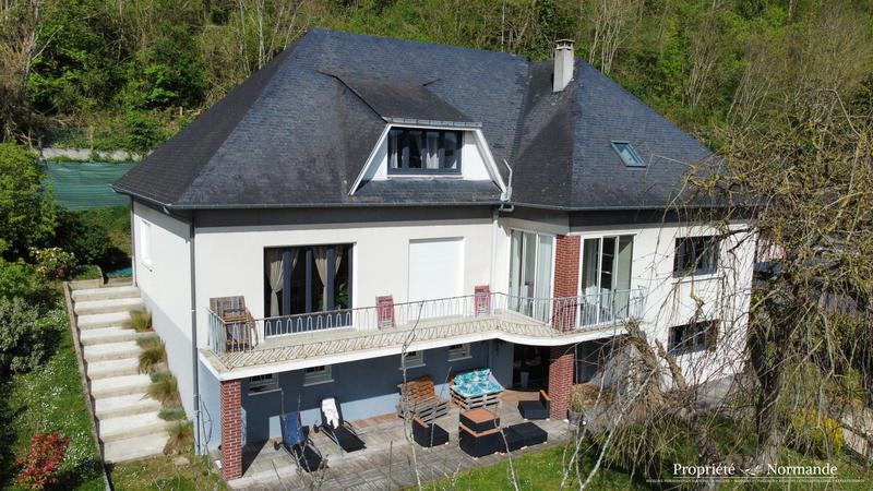 Maison - 280 m² - 8 pièces