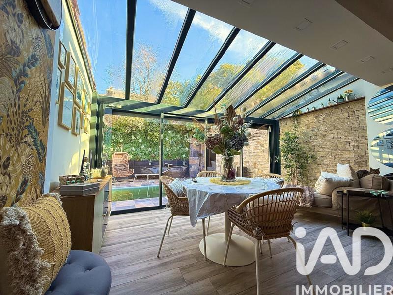 Maison - 212 m² - 7 pièces