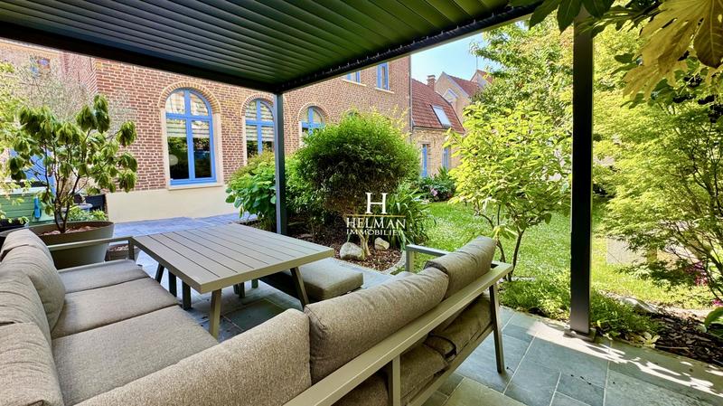 Maison - 250 m² - 8 pièces