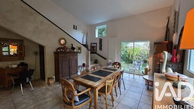 Maison - 180 m² - 8 pièces