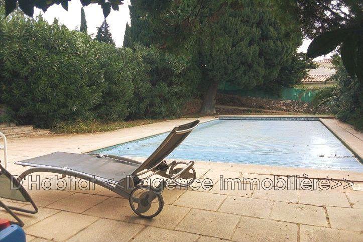 Villa - 264 m² - 6 pièces