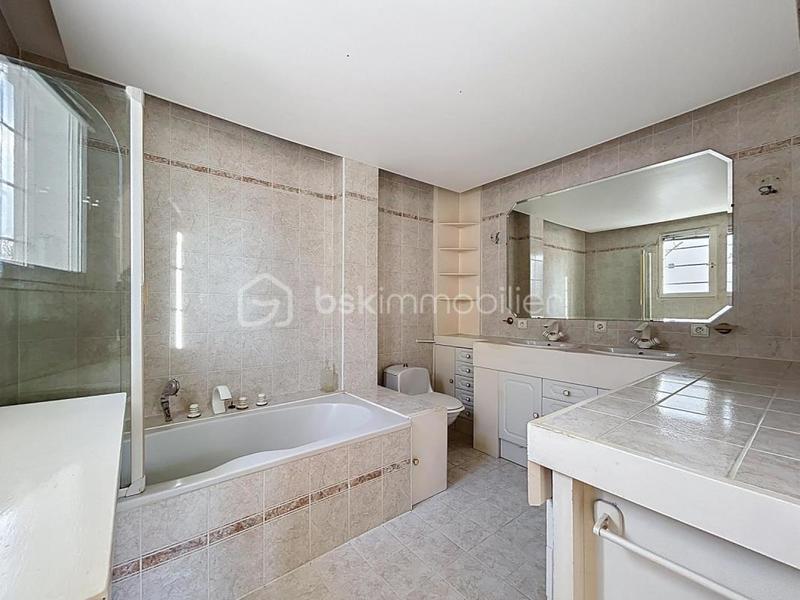 Maison traditionnelle - 195 m² - 6 pièces