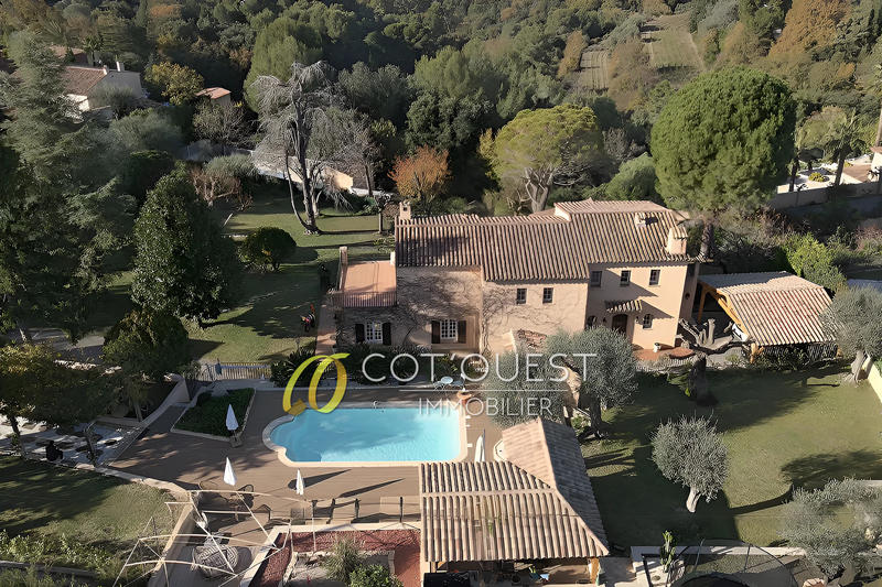 Maison - 305 m² - 7 pièces