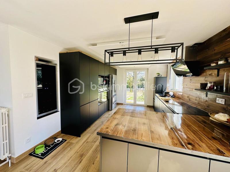 Maison - 196 m² - 7 pièces