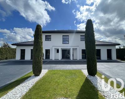 Maison - 270 m² - 10 pièces