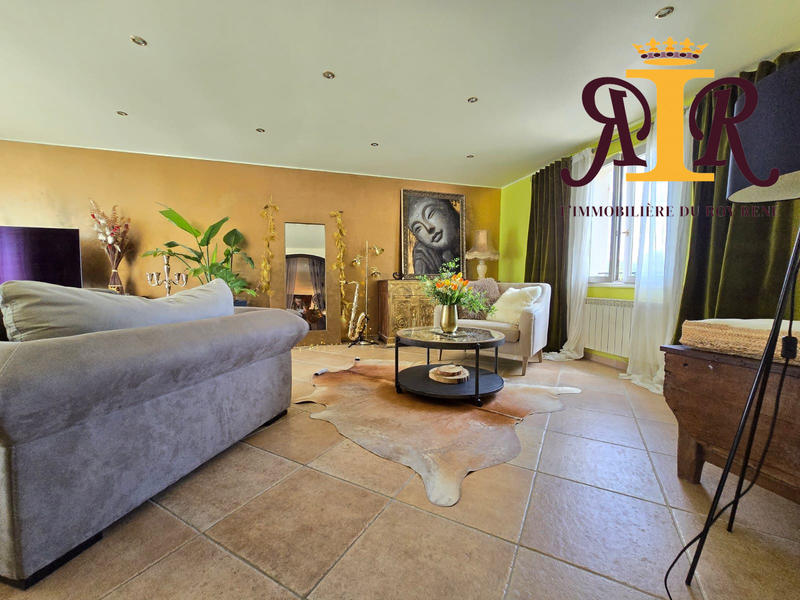 Maison - 334 m² - 10 pièces