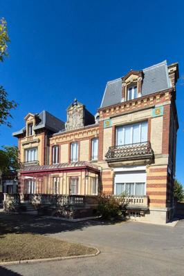 Demeure - 443 m² - 14 pièces