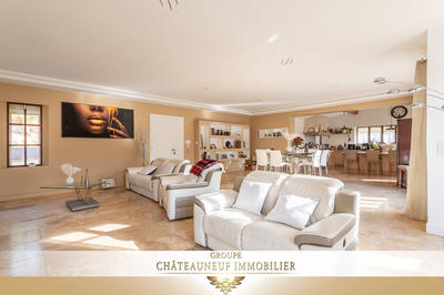 Maison - 280 m² - 4 pièces