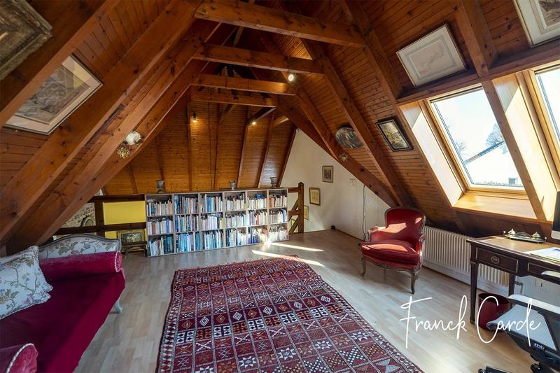 Maison - 225 m² - 8 pièces