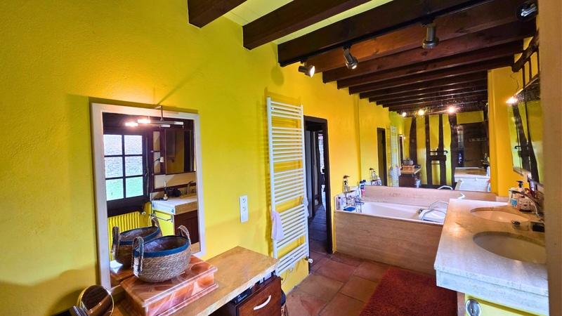 Propriété - 265 m² - 6 pièces