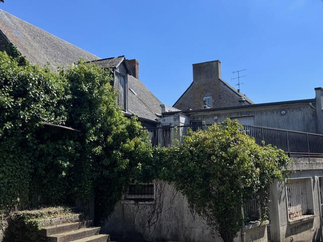 Maison - 390 m² - 9 pièces