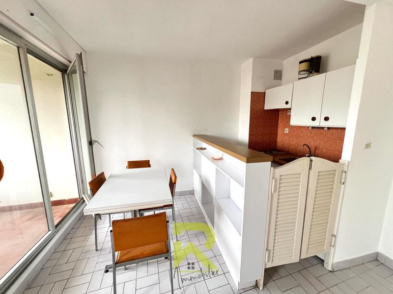 Studio - 25 m² - 1 pièce