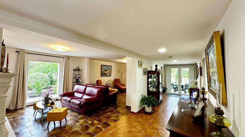 Maison - 348 m² - 11 pièces