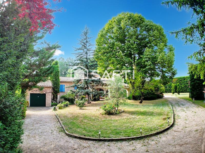 Maison - 185 m² - 9 pièces