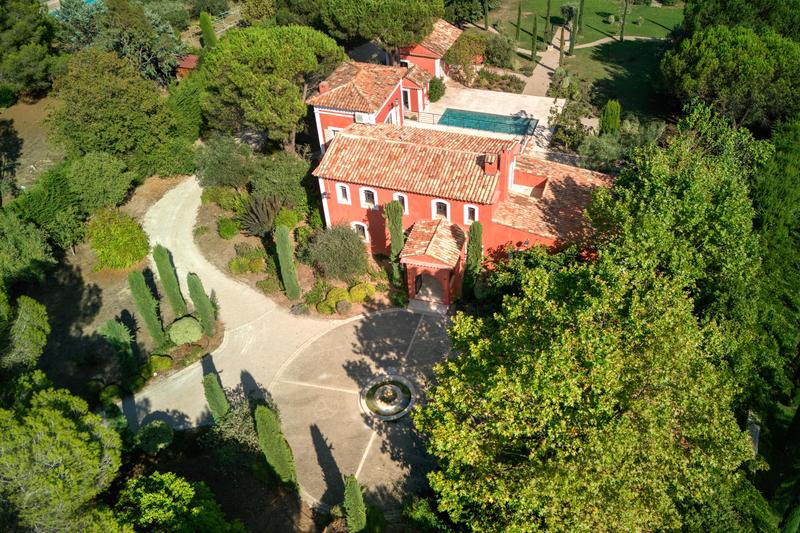 Maison - 400 m² - 9 pièces