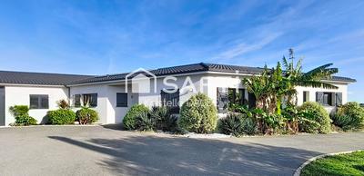 Maison - 244 m² - 8 pièces