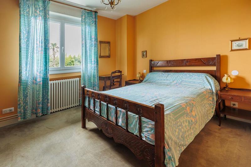 Maison - 341 m² - 12 pièces