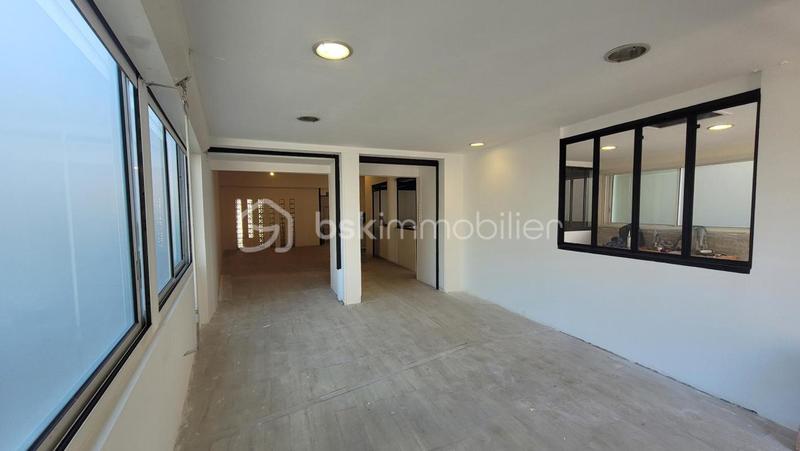 Local commercial - 140 m² - 6 pièces