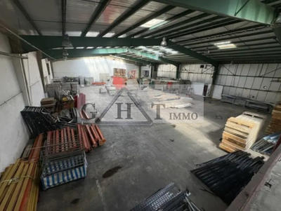 Entrepôt - 1 209 m²