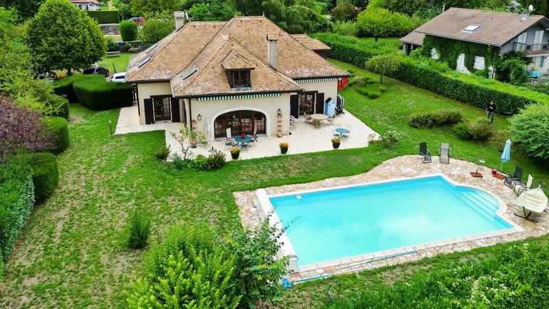 Propriété - 230 m² - 7 pièces