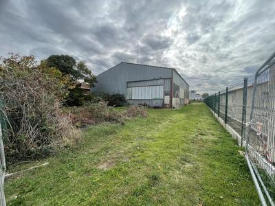 Entrepôt - 300 m² - 1 pièce