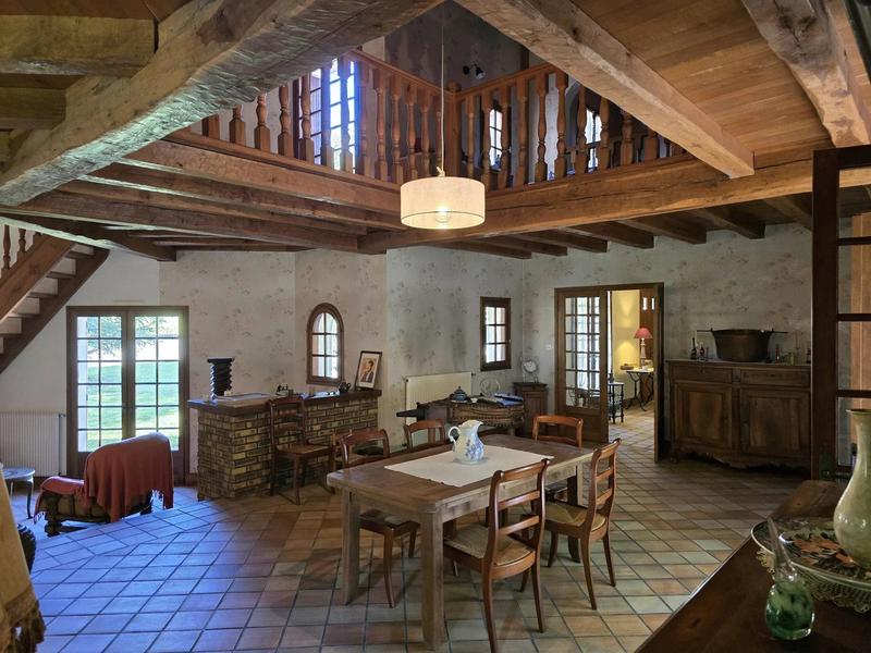 Maison - 315 m² - 10 pièces