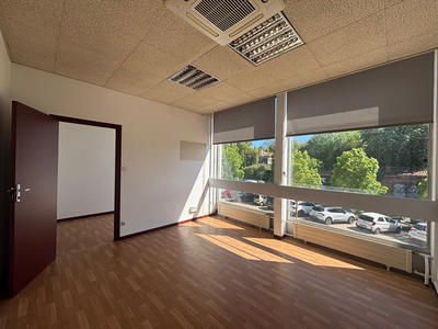 Local d'activité / Entrepôt - 70 m²