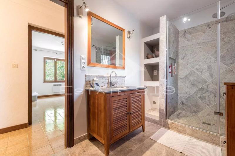 Villa - 235 m² - 7 pièces