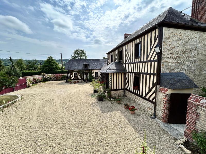 Maison - 220 m² - 8 pièces