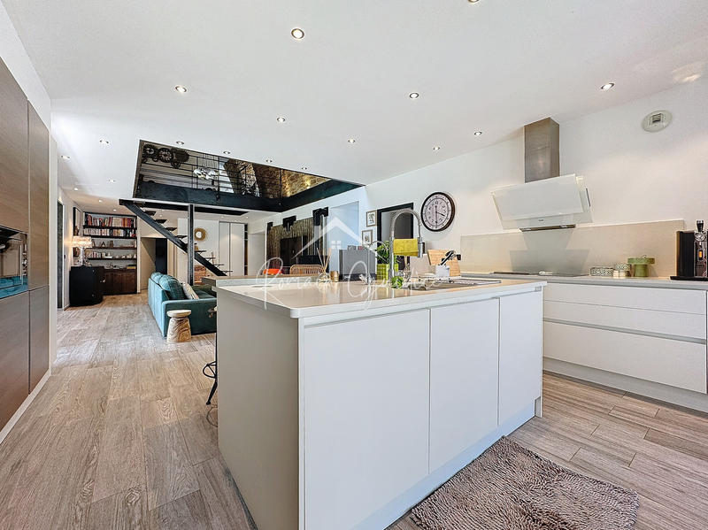 Villa - 196 m² - 5 pièces