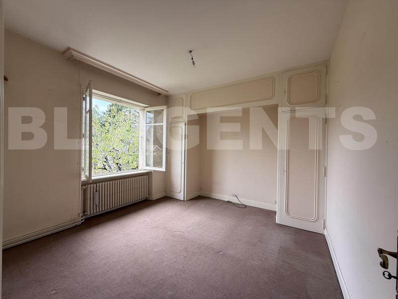 Maison traditionnelle - 241 m² - 9 pièces