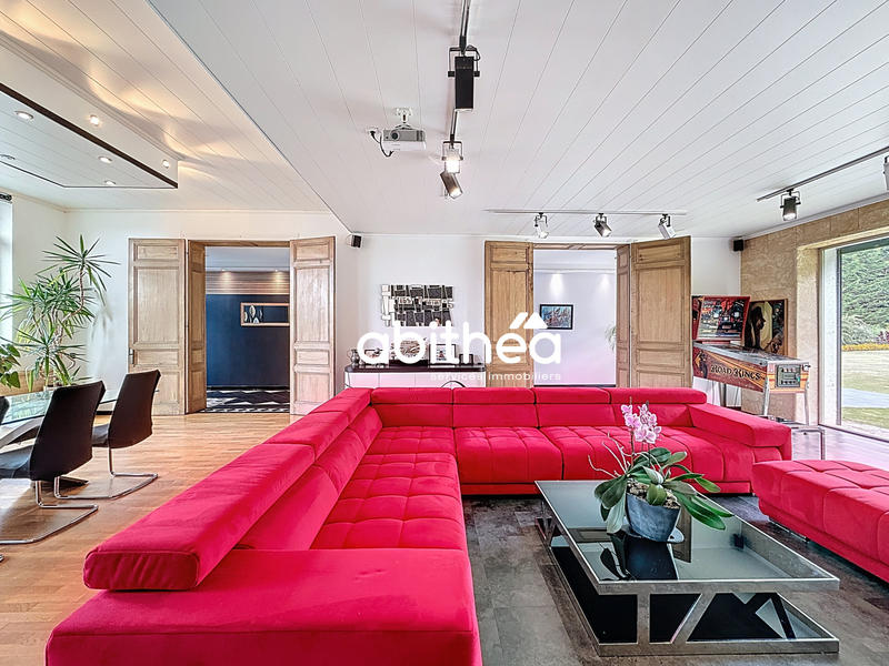 Maison - 331 m² - 10 pièces