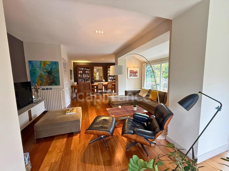 Maison - 195 m² - 9 pièces