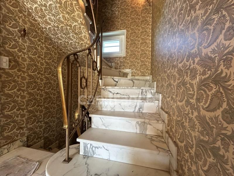 Maison - 252 m² - 7 pièces