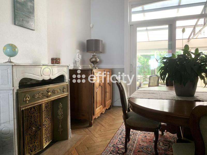 Maison - 287 m² - 8 pièces