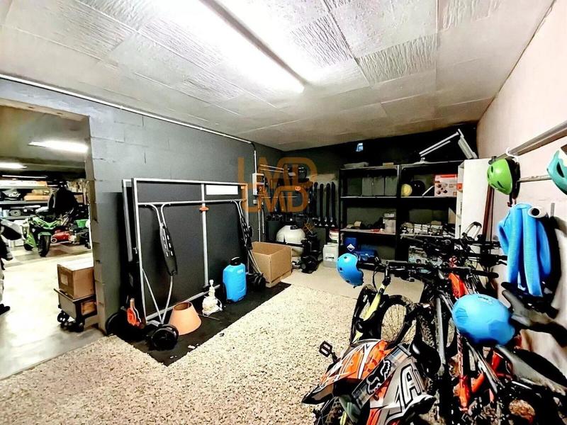 Maison - 247 m² - 5 pièces