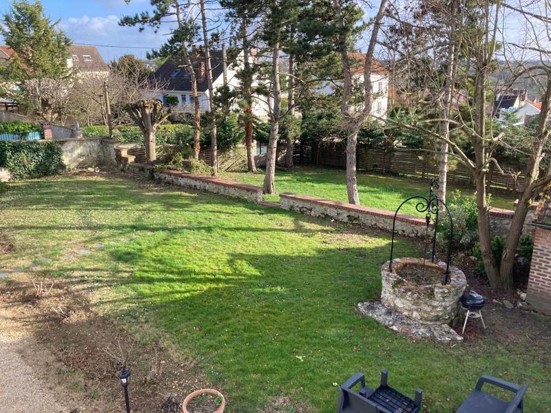 Maison - 242 m² - 7 pièces