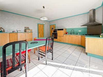 Maison - 181 m² - 7 pièces