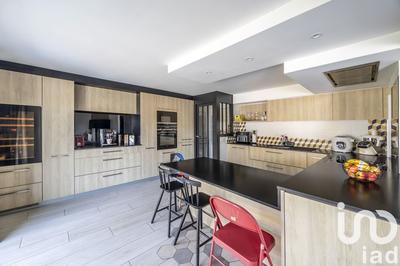 Maison - 217 m² - 10 pièces