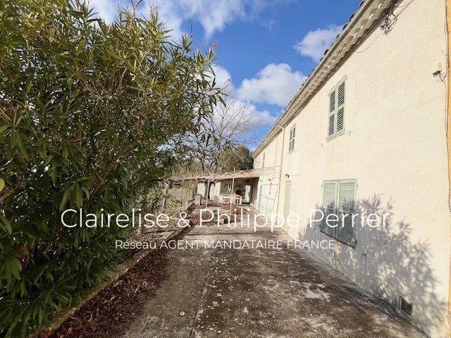 Propriété - 101 m² - 6 pièces