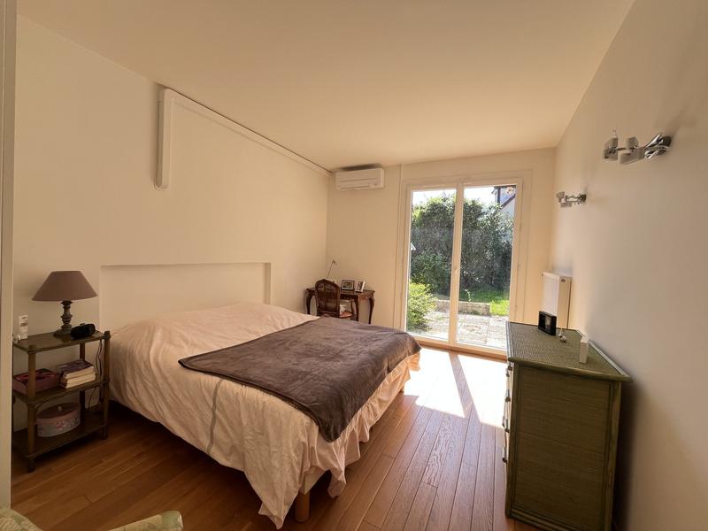 Maison contemporaine - 214 m² - 9 pièces