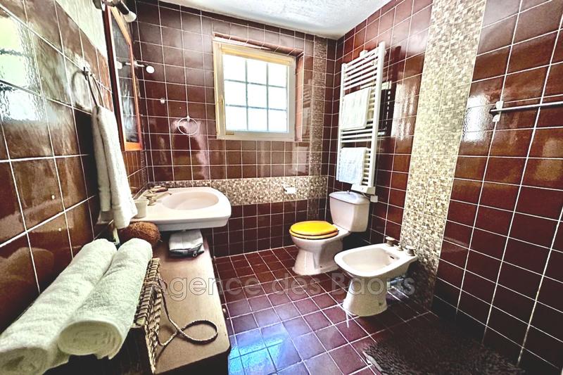 Propriété - 210 m² - 7 pièces